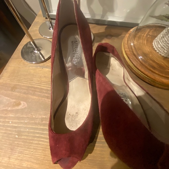 Previously loved Michael Kors heels size 8.5 - Picture 2 of 3